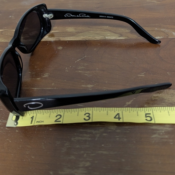 Oscar de la Renta black plastic oval sunglasses - Picture 10 of 10